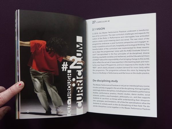 Cut-Throughs: Ecologies of Intra-Action, Blick ins Buch